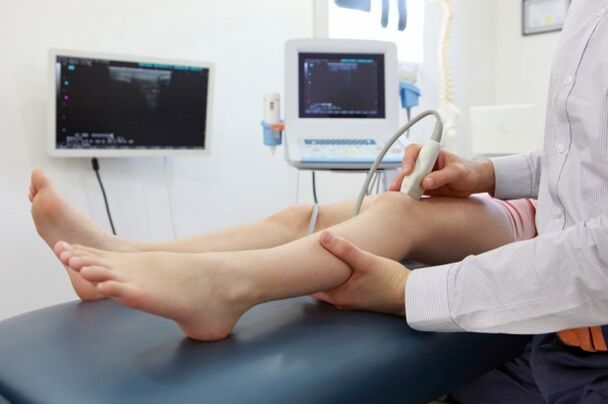 pemeriksaan kaki sebelum pembedahan untuk urat varikos